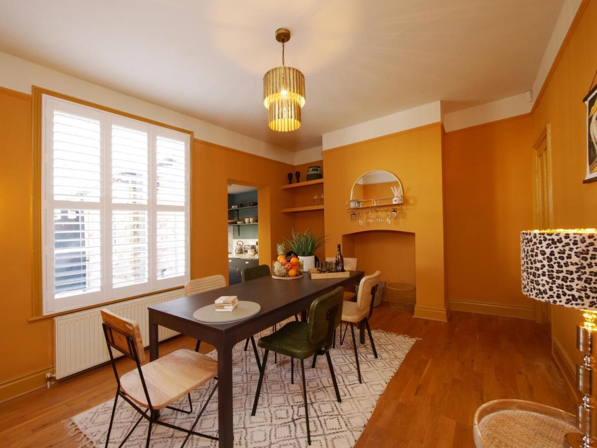Bar Wall Cottage-City Wall Views-Sleeps 5 Йорк Экстерьер фото